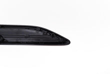 Load image into Gallery viewer, Bentley Bentayga black right fender air vent grill #2018